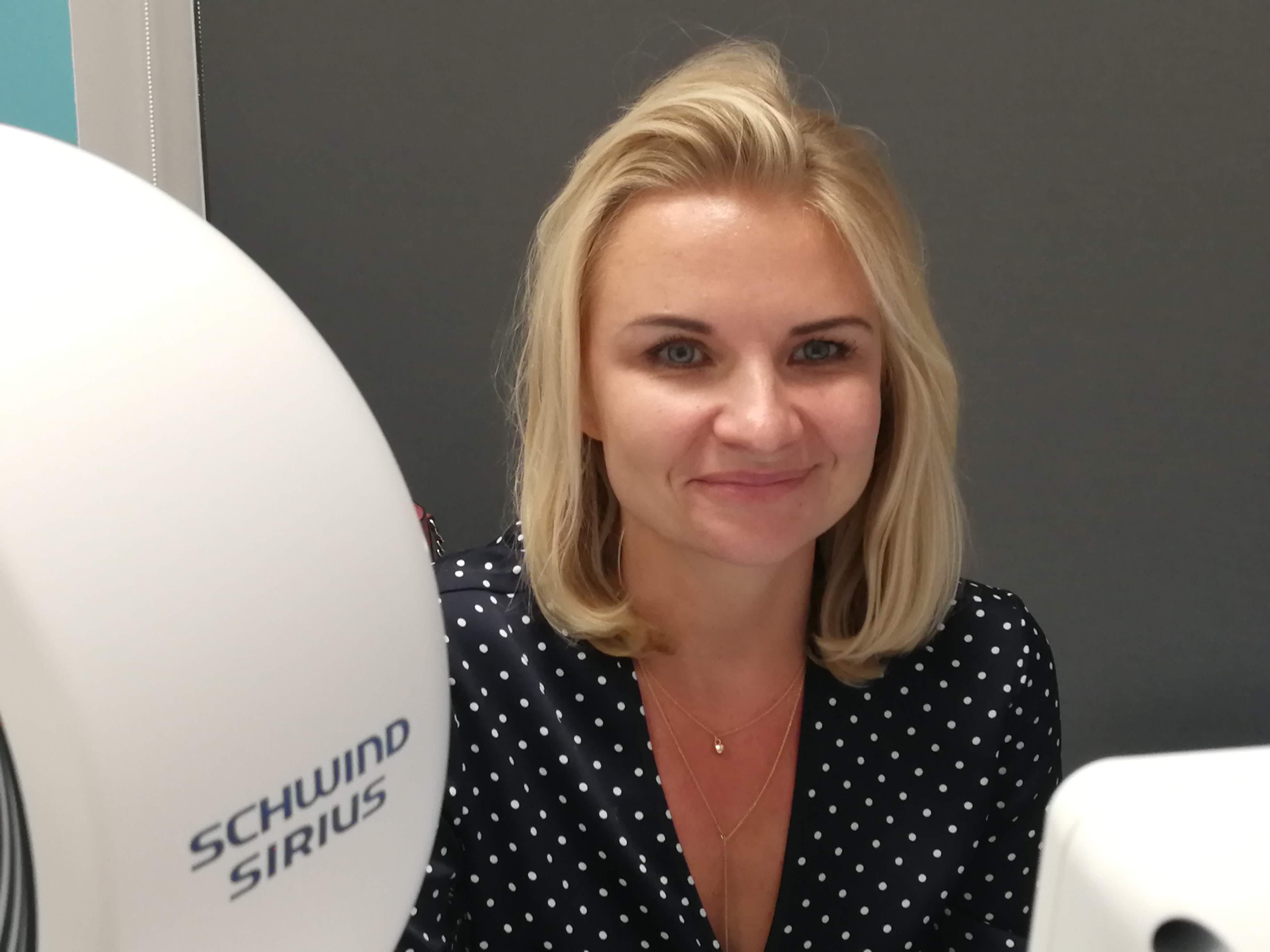 MONIKA GAŁECKA lek. med. Okulista-chirurg. Pracuje w zespole laserowej korekcji wzroku. Wykonuje badania kwalifikacyjne do korekcji PresbyMax i PresbyMax SmartSurf.